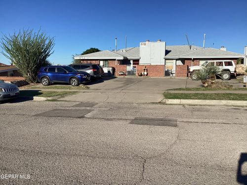 abcd-613 White Cliffs Dr, El Paso, TX, 79912-2333 | Card Image