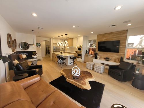 1372 Bayview Dr, Fort Lauderdale, FL, 33304 | Card Image