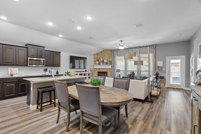 Open floorplan with natural light! | Image 7