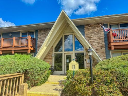 apt-122-300 Opatrny Dr, Fox River Grove, IL, 60021-1198 | Card Image