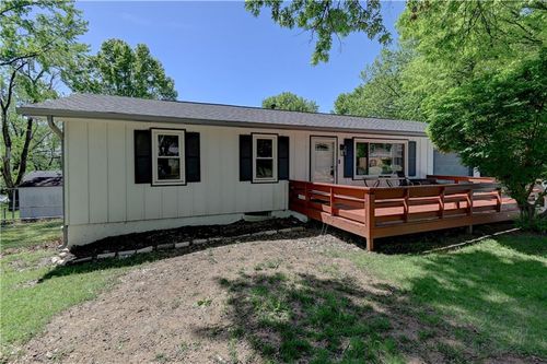 8201 110th St, Kansas City, MO, 64134-3025 | Card Image