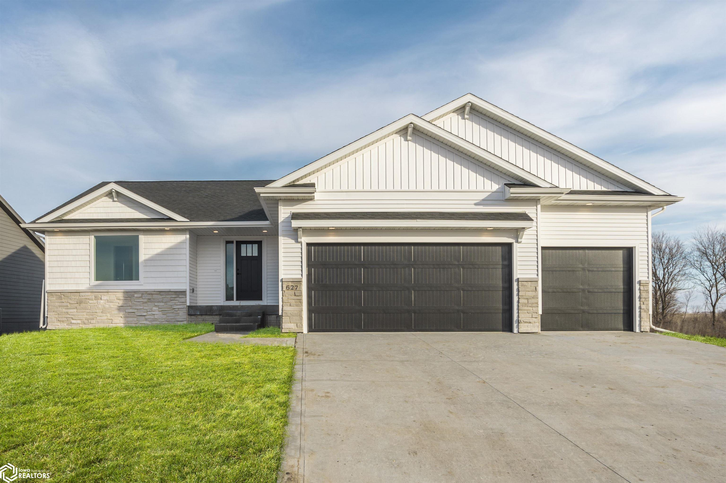 Woodside Dr, Marshalltown, IA 50158