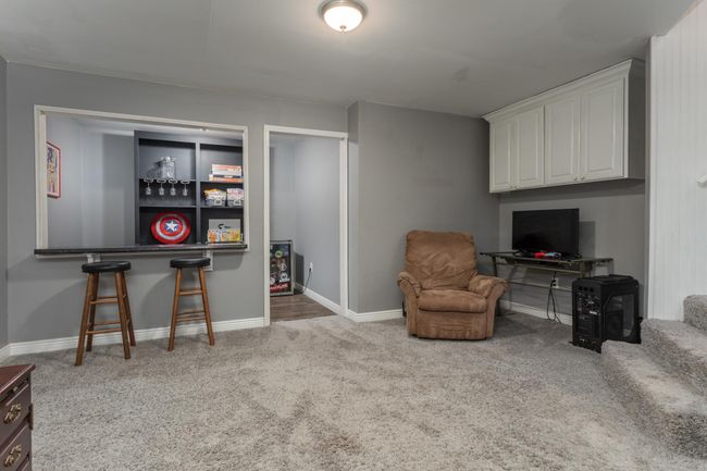 Dry bar and gaming area | Image 28
