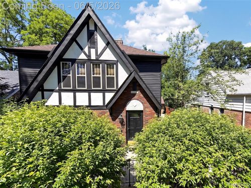 108 Maplefield Rd, Pleasant Ridge, MI, 48069-1022 | Card Image