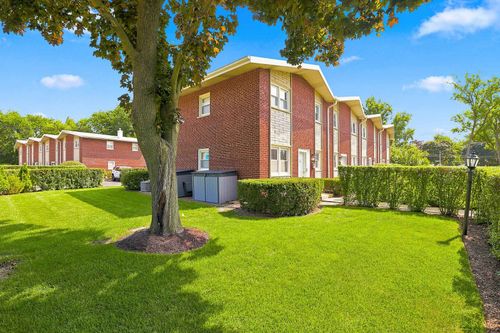 630 Hibbard Rd, Wilmette, IL, 60091-2076 | Card Image