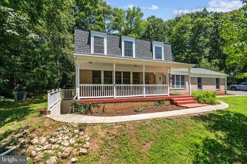 10418 Adel Rd, OAKTON, VA, 22124-1602 | Card Image