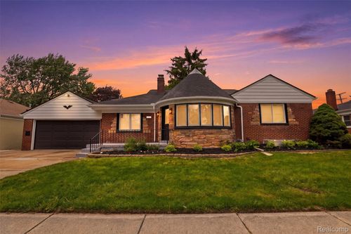 18001 Elizabeth St, Roseville, MI, 48066-2564 | Card Image