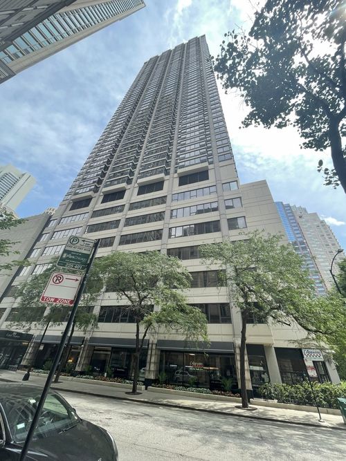 apt-2301-30 E Huron St, Chicago, IL, 60611-4702 | Card Image