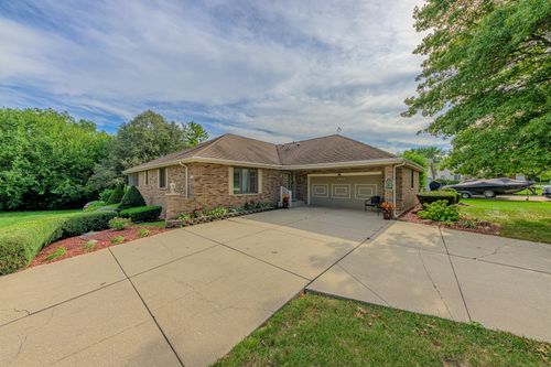 1801 Stonebridge Dr, New Lenox, IL, 60451-2333 | Card Image