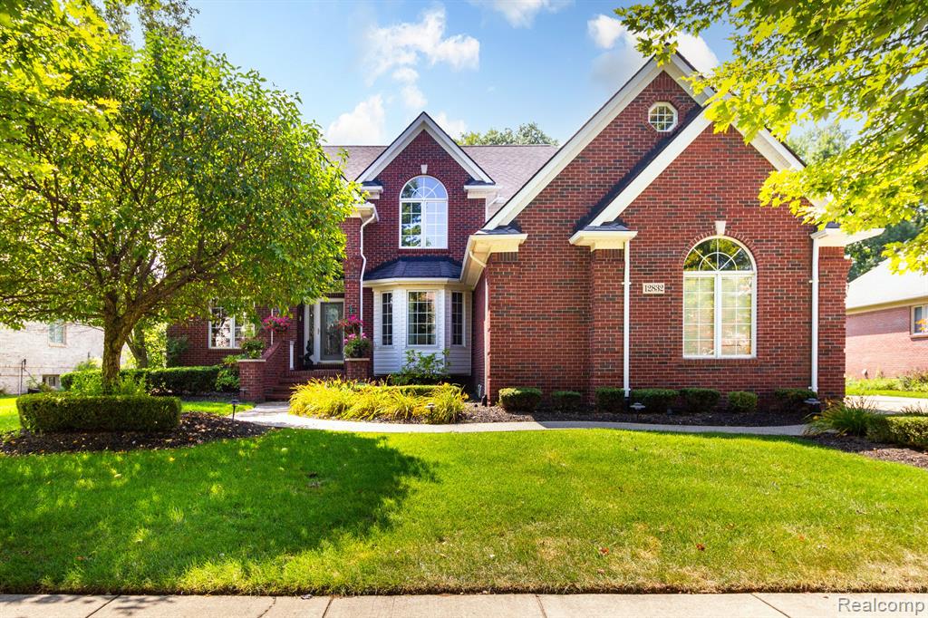 Blue Lakes Cir, Shelby Township, MI 48315