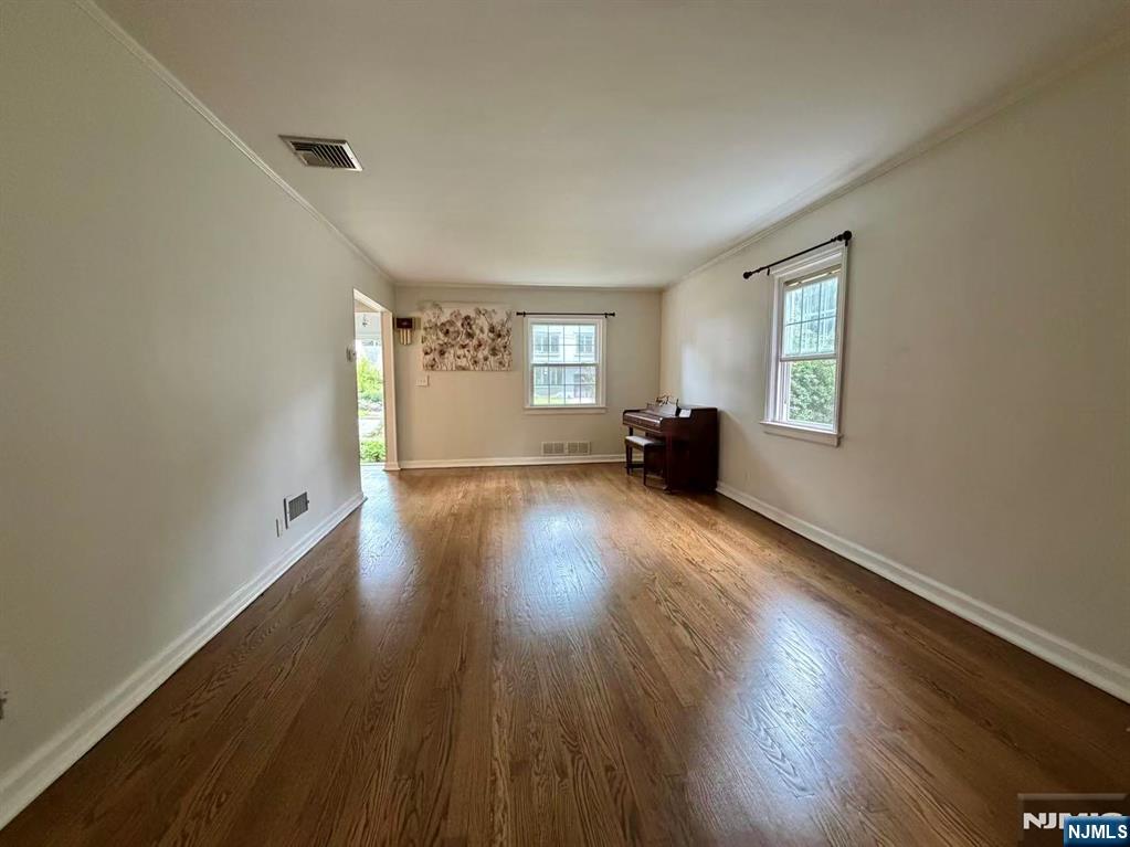 Residential Lease in River Edge 3