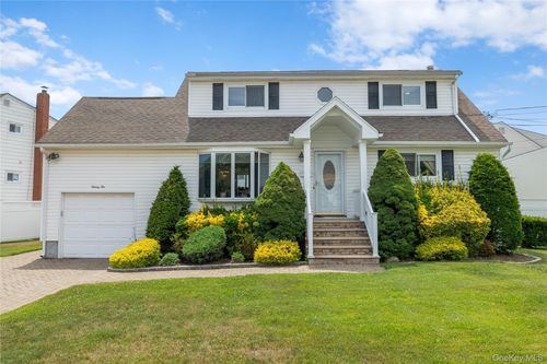22 Marilyn Court, West Babylon, NY, 11704 | Card Image