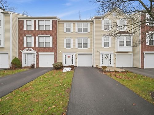 2755 Drake Ct, Hampton, PA, 15044 | Card Image