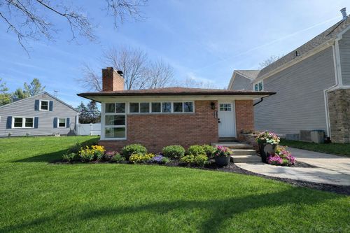 2051 Avondale St, Sylvan Lake, MI, 48320-1707 | Card Image