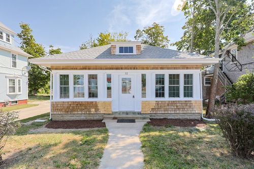 32 Pearl St, Hyannis, MA, 02601-3921 | Card Image