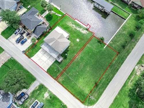 cr776-106 Palm Dr, Liverpool, TX, 77577-9706 | Card Image