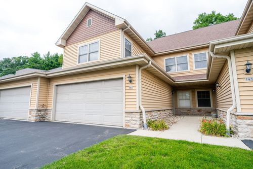 946 Autumn Ridge Ln, Hartford, WI, 53027-2805 | Card Image