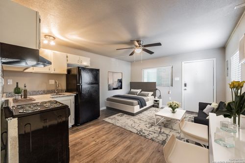 6-122 Roundtree Ln, San Antonio, TX, 78233-6167 | Card Image