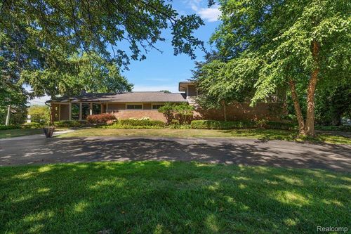 2300 Pine Lake Rd, West Bloomfield, MI, 48324-1931 | Card Image