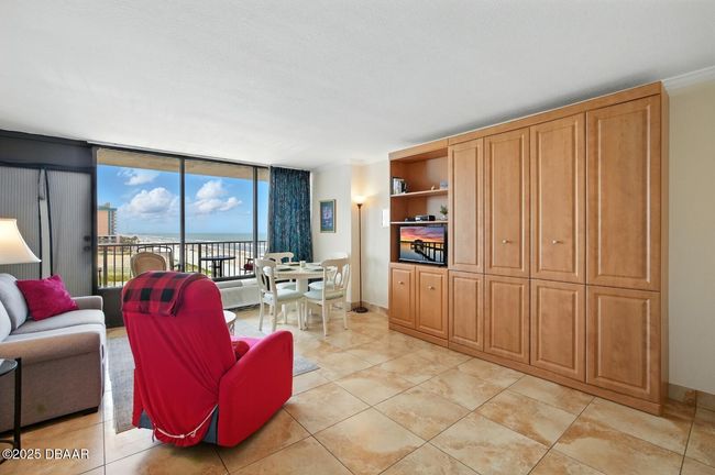 Living/Murphy Bed | Image 9