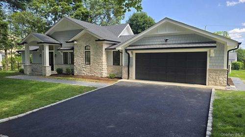 30 Roslyn Dr, Glen Head, NY, 11545-1730 | Card Image