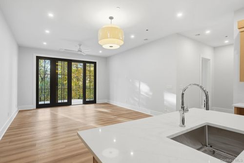 4-34 Clinton Ave, Dobbs Ferry, NY, 10522-2202 | Card Image