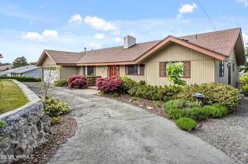 807 Ridgeview Ave, Selah, WA, 98942-1531 | Card Image
