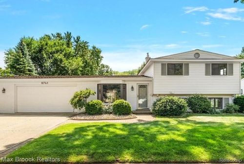 8741 Buffalo Dr, Commerce Township, MI, 48382-3411 | Card Image