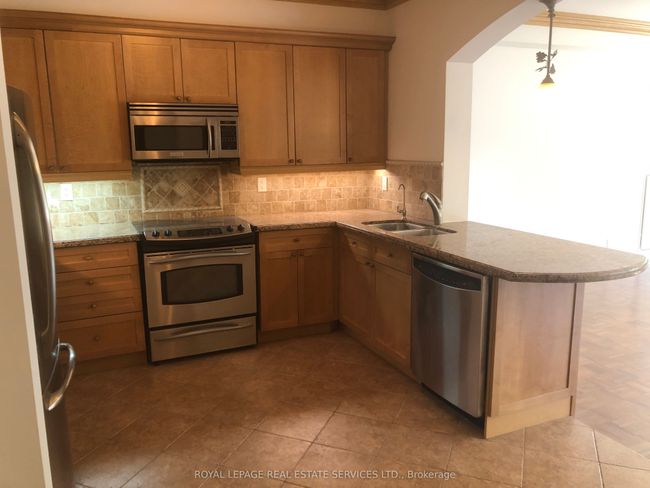 109 - 9519 Keele St, Condo with 2 bedrooms, 2 bathrooms and 2 parking in Maple ON | Image 4
