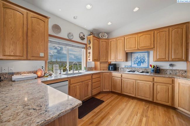 1545 Capri Ct, Condo with 4 bedrooms, 3 bathrooms and null parking in Pullman WA | Image 8