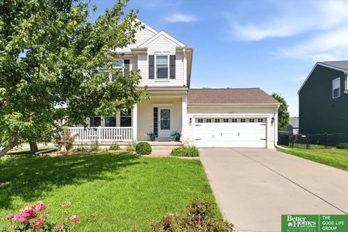 2003 Lakewood Dr, Papillion, NE, 68046-8013 | Card Image