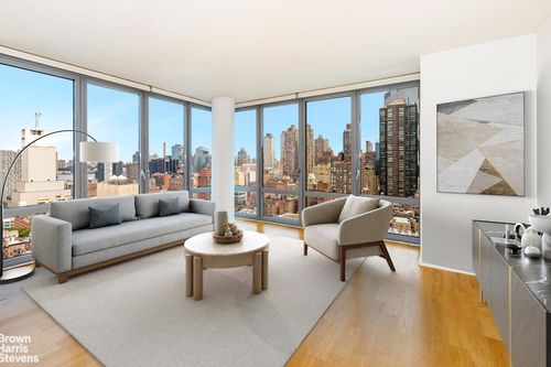 24h-310 W 52nd Street, New York City, NY, 10019 | Card Image