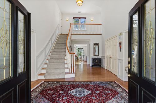 20 Maplewood Dr, Danbury, CT, 06811-4211 | Card Image