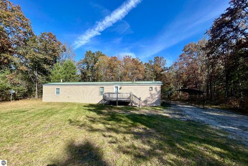 9283 S Grayling Rd, Roscommon, MI, 48653-9558 | Card Image