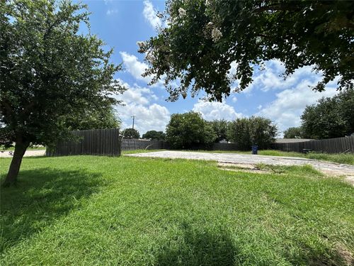 3825 Williamsburg Dr, Garland, TX, 75043-2441 | Card Image