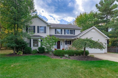 38050 Rogers Rd, Willoughby Hills, OH, 44094-9487 | Card Image