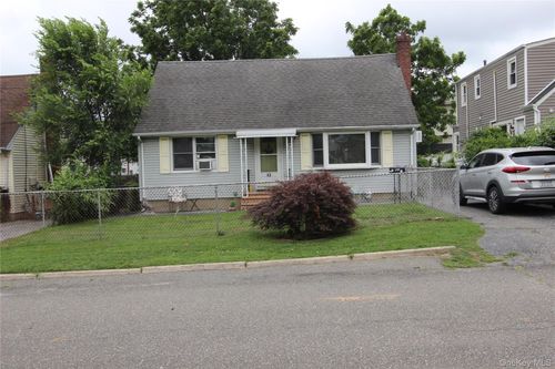 42 5th Ave S, Huntingtn Sta, NY, 11746-2343 | Card Image