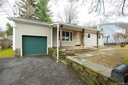 28 Howland Ave, Beacon, NY, 12508-3826 | Card Image