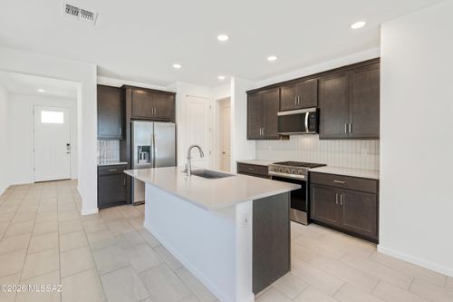 7476 S Bullseye Way, Tucson, AZ, 85756-1102 | Card Image