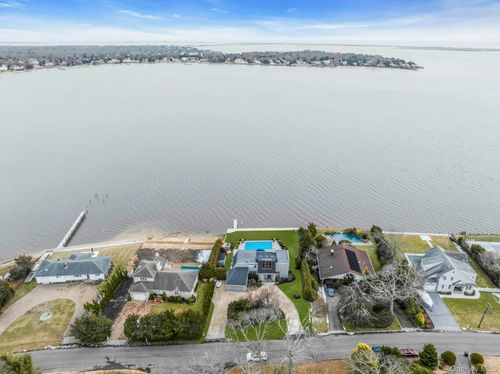17 Romana Dr, Hampton Bays, NY, 11946-3718 | Card Image