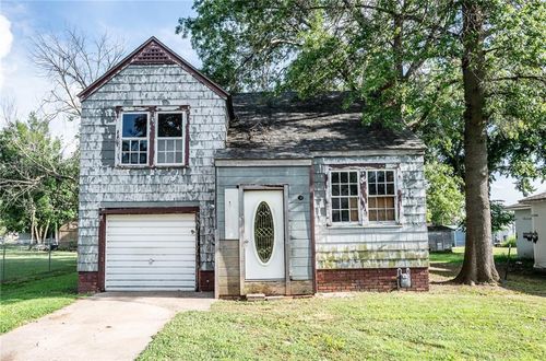 615 Mill St, Neodesha, KS, 66757-1759 | Card Image