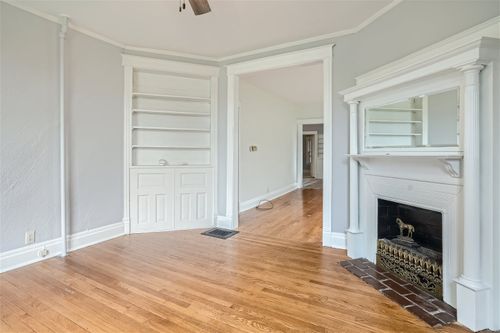1-323 3rd St, Libertyville, IL, 60048-2305 | Card Image