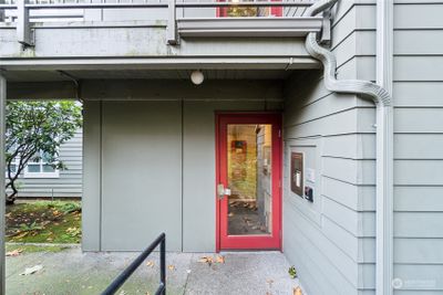 2467 - 2467 E Madison Street, Condo with 2 bedrooms, 1 bathrooms and 1 parking in Seattle WA | Image 2