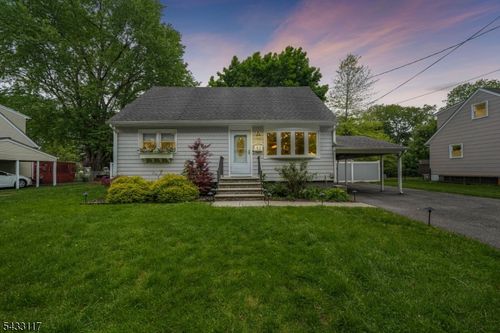52 Barbara Dr, Pompton Lakes, NJ, 07442-1129 | Card Image