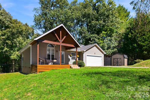 8 Maltese Ln, Weaverville, NC, 28787-6703 | Card Image