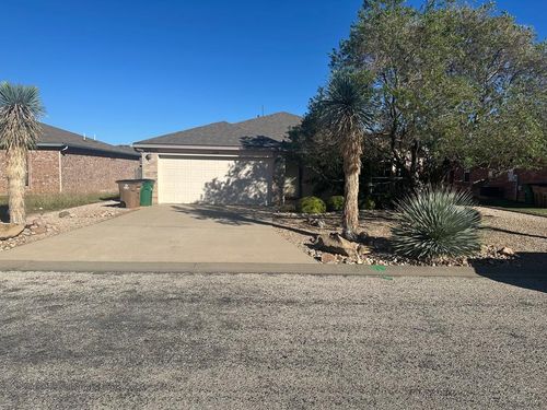1224 Johnny Ln, San Angelo, TX, 76905-2330 | Card Image