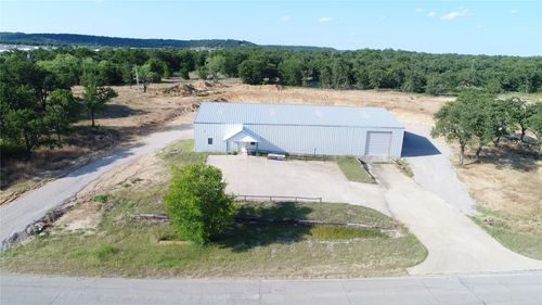 411 Lee Rd, Mineral Wells, TX, 76067-8817 | Card Image