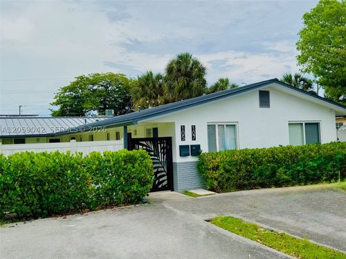 105-105-107 Ne 30th Ct, Wilton Manors, FL, 33334-1060 | Card Image