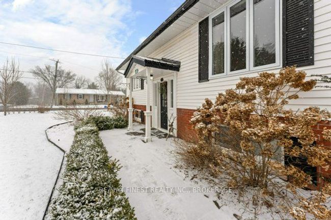 34 Centre St, House other with 4 bedrooms, 2 bathrooms and 3 parking in Newburgh ON | Image 4