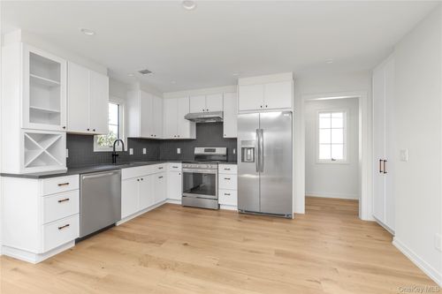 2-157 Lincoln Ave, Mineola, NY, 11501-2542 | Card Image